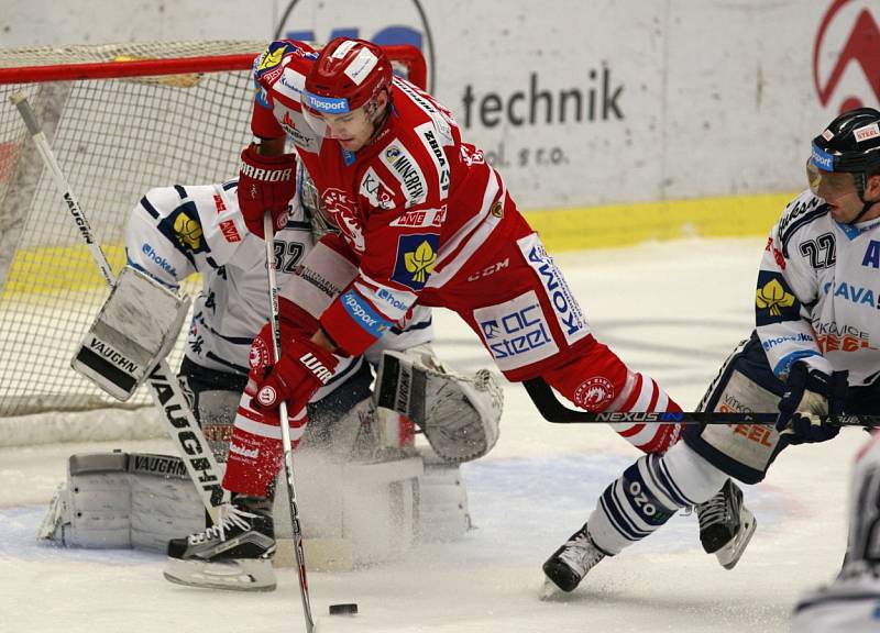 44. kolo hokejové extraligy: HC Vítkovice Steel – HC Oceláři Třinec 2:1 v prodl.