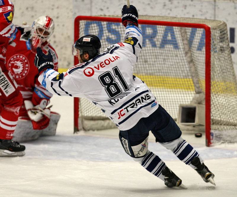 44. kolo hokejové extraligy: HC Vítkovice Steel – HC Oceláři Třinec 2:1 v prodl.