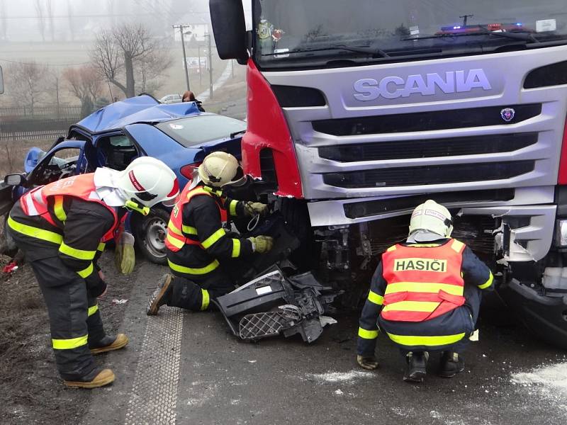 Vážná dopravní nehoda v pátek 8. března zablokovala komunikaci I/11 mezi Ostravou-Porubou a obcí Velká Polom. 