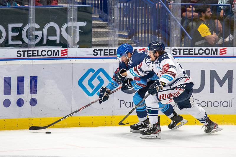 Utkání 17. kola hokejové extraligy: HC Vítkovice Ridera - Rytíři Kladno, 3. listopadu 2019 v Ostravě. Na snímku zleva Tomáš Kaut, Alexandre Mallet.