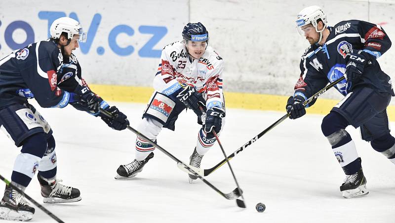 Utkání 30. kola hokejové extraligy: HC Vítkovice Ridera - HC HC Škoda Plzeň, 28. prosince 2018 v Ostravě. Na snímku (zleva) Roman Vráblík, Patrik Zdráhal a Peter Čerešnák.