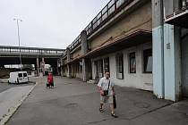 Svinovské plato už léta hyzdí přístup k nejfrekvento­vanějšímu nádraží v Moravskoslezském kraji.