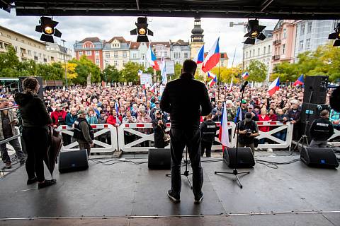 Demonstrace proti vládě na Masarykově náměstí, 28.září 2022, Ostrava. Předseda SPD Tomio Okamura.