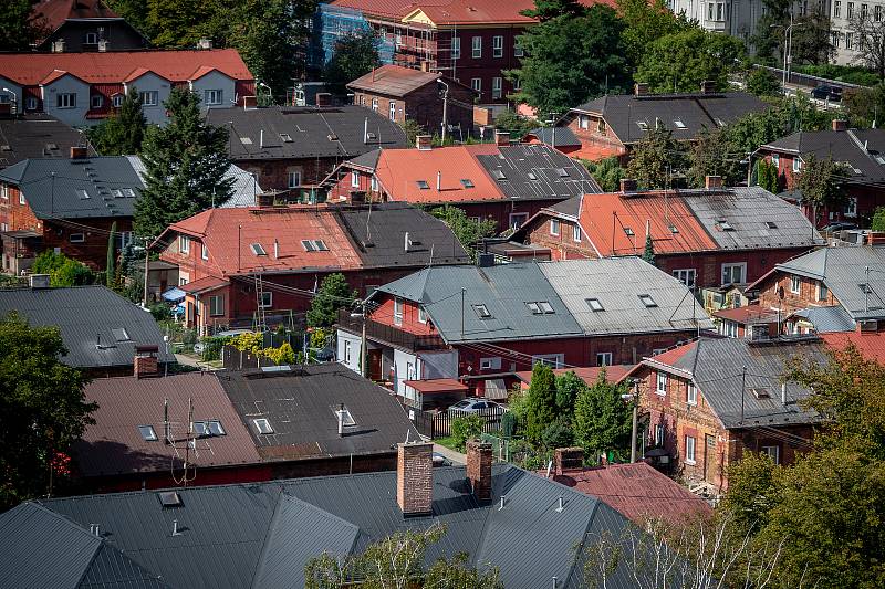 Pohled z těžní věže Dolu Jeremenko na Ostravu.