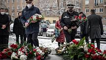 Pietní akt k uctění památky obětí vražedného útoku ve FNO (ze dne 10. prosince 2019), 10. prosince 2021 v Ostravě. (zleva) zástupce KŘ HZS Radim Kuchař, zástupce ředitele MPO Richard Váňa.