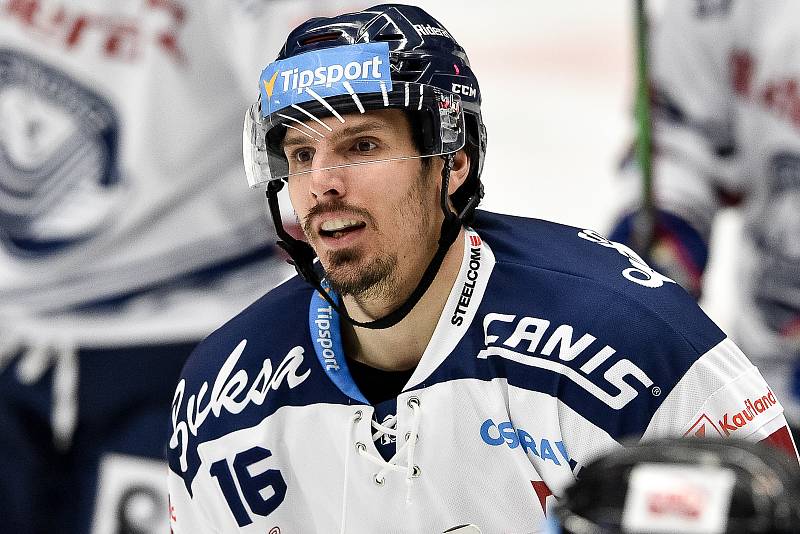 Utkání 51. kola hokejové extraligy: HC Vítkovice Ridera - HC Energie Karlovy Vary, 3. března 2020 v Ostravě. Zleva Tomáš Kubalík z Vítkovic.