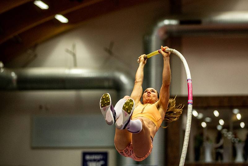 Mezinárodní halový atletický mítink Czech Indoor Gala 2020, 5. února 2020 v Ostravě. Skok o tyči, ženy Chloe Henry z Belgie.