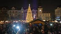 Rozsvícení vánočního stromu a trhy na Masarykově náměstí v centru Ostravy, neděle 1. prosince 2019.