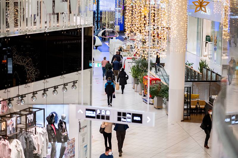 Obchodní centrum Forum Nová Karolina a Avion Shopping Park. 27. listopadu 2021 v Ostravě.