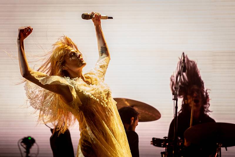 Hudební festival Colours of Ostrava 2019 v Dolní oblasti Vítkovice, 17. července 2019 v Ostravě. Na snímku kapela Florence and the Machine.