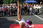 Festival pod širým nebem Midsummer, který se uskutečnil v sobotu v Komenského sadech. Na snímku vystoupení gymnastek.