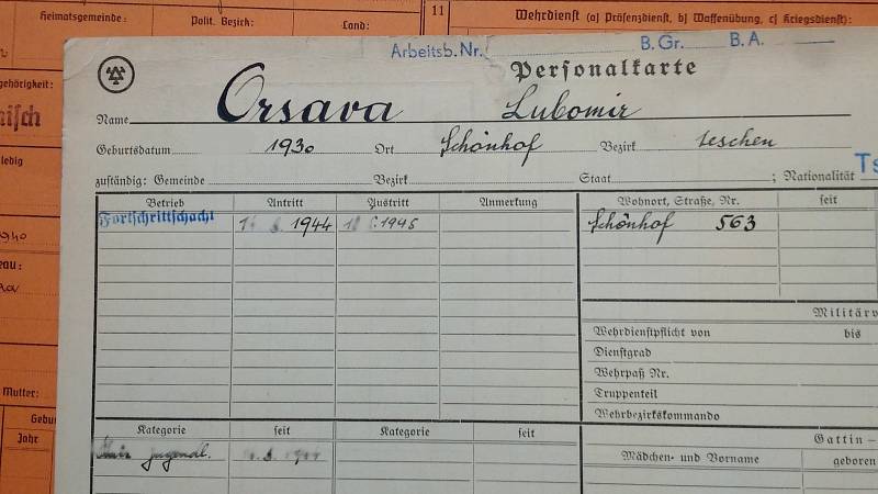 Archiv horníků a dalších pracovníků ostravských šachet je na někdejším Dole Jeremenko ve Vítkovicích, objevilo se v něm i jméno Jaroslava Cimrmana, který fáral na Dole Hlubina, nyní jsou osobní karty zadávány do počítačového systému.
