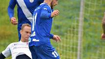 I sedmé utkání na domácím trávníku fotbalisté Blanska (bílé dresy) vyhráli. Ve 12. kole Moravskoslezské ligy porazili MFK Frýdek-Místek 1:0. Foto: Josef Kratochvíl