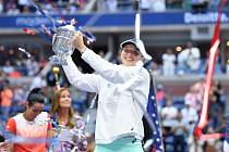 Iga Šwiateková z Polska takto slavila triumf na US Open 2022. V Ostravě je nasazenou jedničkou.