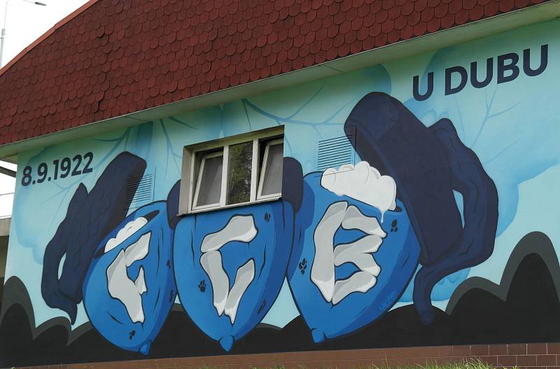 Street-artovou malbu na objednávku firmy Veolia Energie vytvořil na výměníkové stanici na sídlišti Kamenec ostravský umělec tvořící pod pseudonymem Lacmo na konci letních prázdnin, 9. září 2022.