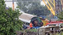 Záběry z místa železniční nehody rychlíku Comenius ve Studénce