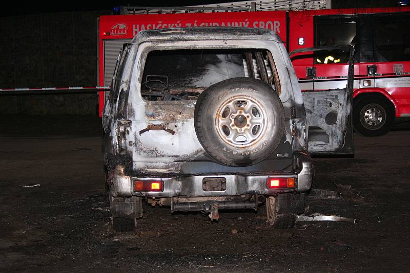 Pachatelé s vozidlem po činu odjeli ke Slezskoostravskému hradu. Zde auto odstavili a zapálili.