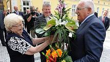  Václav Klaus si prohlédl staveniště v objektu Plynojemu, z nějž se stává multifunkční aula pro patnáct set lidí. "Tento projekt je odvážný, nákladný, luxusní, ale stojí za to. Tomu fandím!“ řekl prezident.