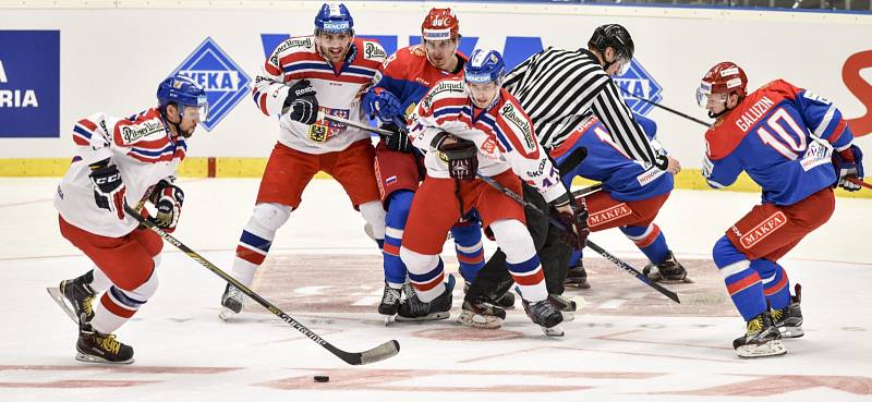 Fanoušci v Ostravě tleskali, byť čeští hokejisté prohráli s Ruskem v druhém z dvojice utkání Euro Hockey Tour 2:4. Ve vzájemných duelech se sbornou si připsali po pěti úspěších za sebou první prohru. 