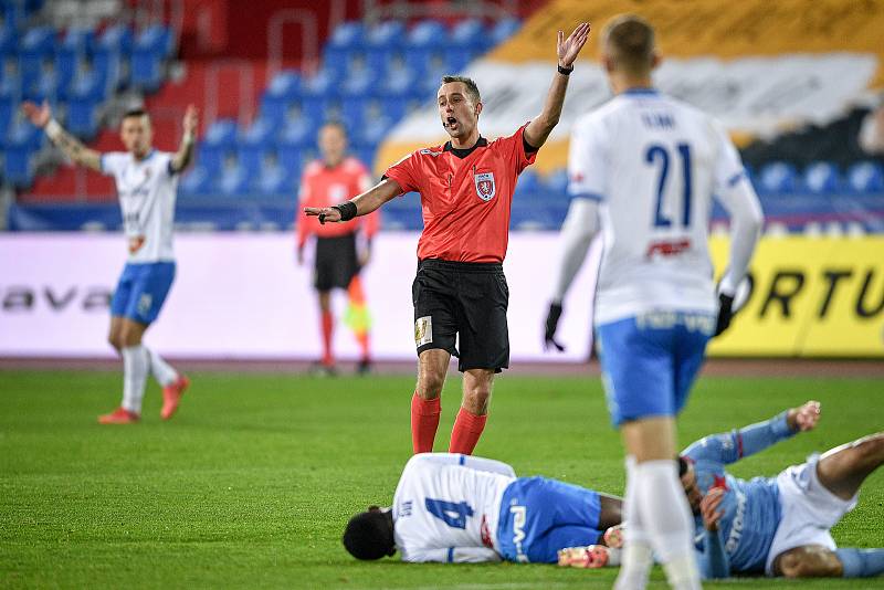 Utkání 19. kola první fotbalové ligy: Baník Ostrava - Slavia Praha, 19. prosince 2021 v Ostravě. Rozhodčí Dalibor Černý.