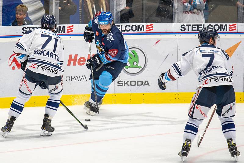 Utkání 17. kola hokejové extraligy: HC Vítkovice Ridera - Rytíři Kladno, 3. listopadu 2019 v Ostravě. Na snímku Roberts Bukarts, Jaromír Jágr, David Kvasnička.