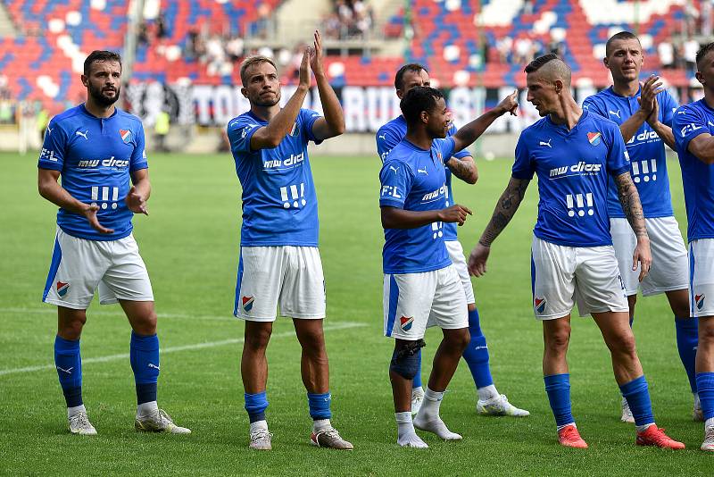 Přátelské utkání Górnik Zabrze - FC Baník Ostrava, 17. července 2021 v Zabrze (PL). (2 z leva) Nemanja Kuzmanovič z Ostravy.