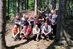 Do celkem 13 akcí se letos od dubna do začátku července zapojilo zhruba 200 dobrovolníků. Sázeli stromky, uklízeli les, vytvořili motýlí louky.
