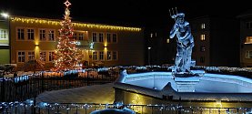 Nejkrásnějším vánočním stromem Moravskoslezského kraje se letos pyšní Dvorce z okresu Bruntál.