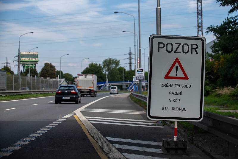 Dopravní situace na Místecké ulici v Ostravě 19. 8. 2019.
