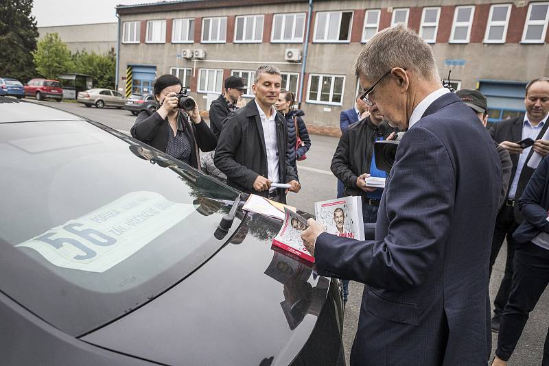 Premiér ČR Andrej Babiš navštívil v pátek 17. května Moravskoslezský kraj. Jeho inspekční den začal v Dopravním podniku Ostrava.