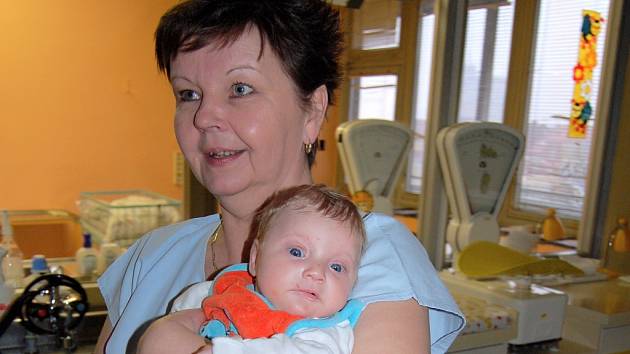 Zorka, jak zdravotní sestry pojmenovaly holčičku, která byla odložena v Babyboxu, je usměvavé a veselé dítě