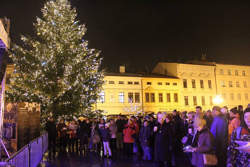 Akce Deníku Česko zpívá koledy na náměstí Svobody ve Frýdku-Místku.