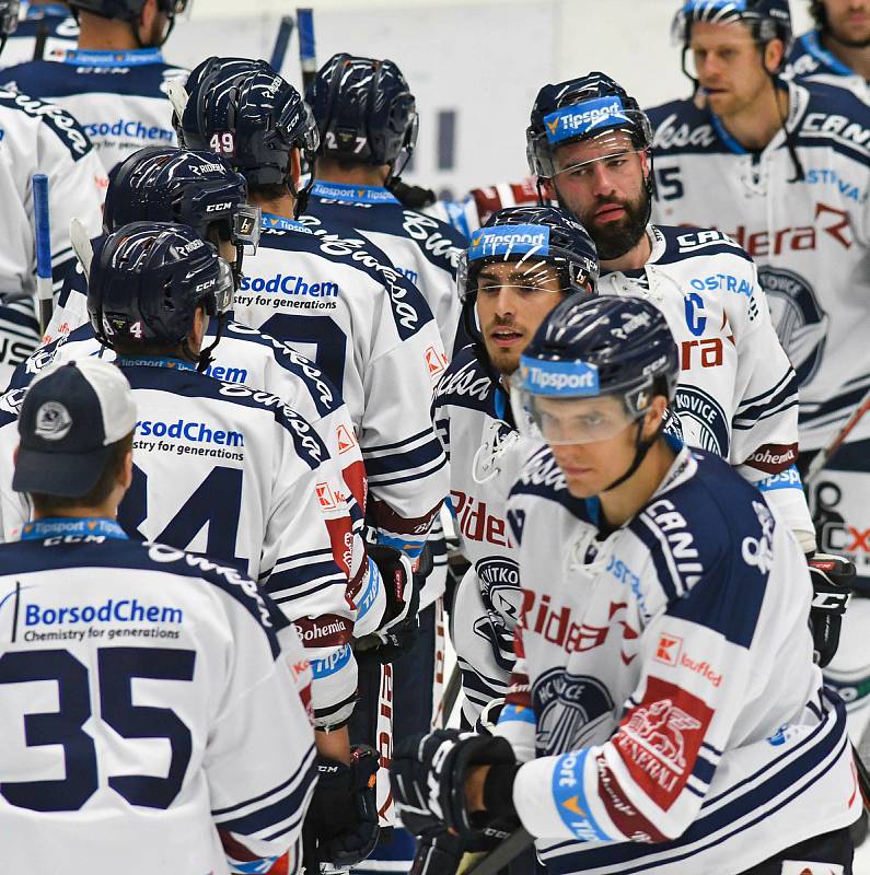 HC Vítkovice Ridera – HC Olomouc 1:2 v prodloužení, přípravný zápas v Ostravě, 10. září 2020. Domácí po závěrečném hvizdu.