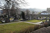 Hřbitov v domovské obci Jilešovice. Vitásků zde leží nejvíce.