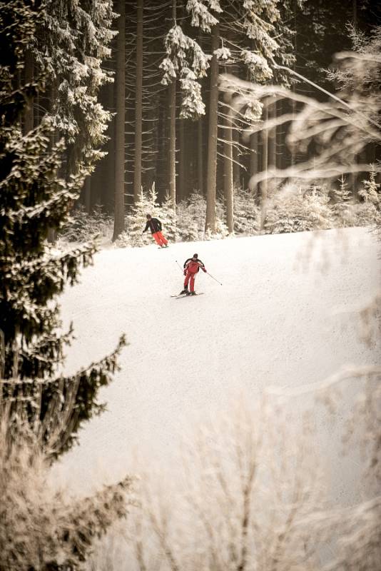 Lyžování ve ski areálu Bílá. Ilustrační foto.