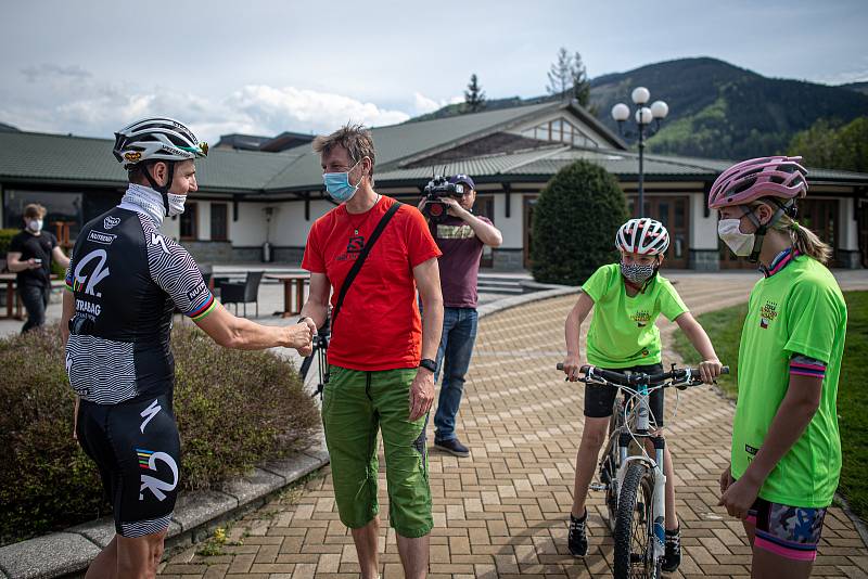 Setkání dětí z České olympijské nadace s Jaroslavem Kulhavým v Čeladné, 9. května 2020.