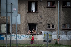 Konec romských osad. Klíčem k lepšímu životu je vzdělání, tvrdí europoslanci