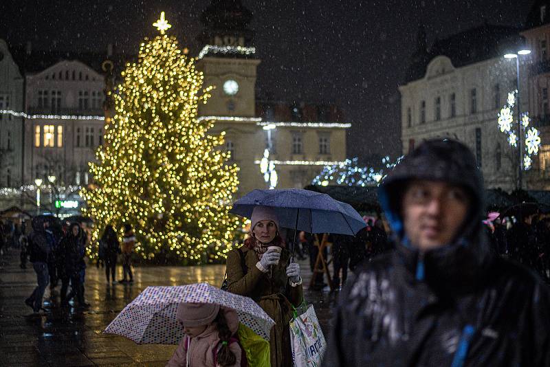 Rozsvícení vánočního stromu na Masarykově náměstí, 26. listopadu 2021 v Ostravě