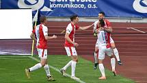 Utkání 29. kola první fotbalové ligy: FC Baník Ostrava - SK Slavia Praha, 10. června 2020 v Ostravě. Vpravo Claidiu Stanciu Nicolae ze Slavie a Jan Bořil ze Slavie.