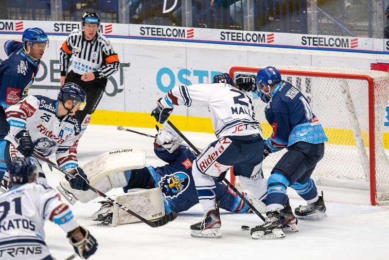 Utkání 17. kola hokejové extraligy: HC Vítkovice Ridera - Rytíři Kladno, 3. listopadu 2019 v Ostravě. Na snímku zleva Alexandre Mallet, Martin Kehar.