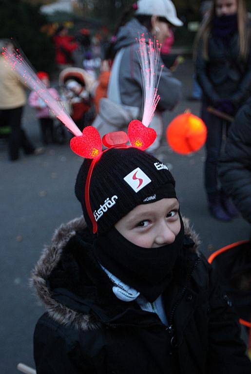 Zoo se loučila se sezonou lampiónovým průvodem a Halloweenem