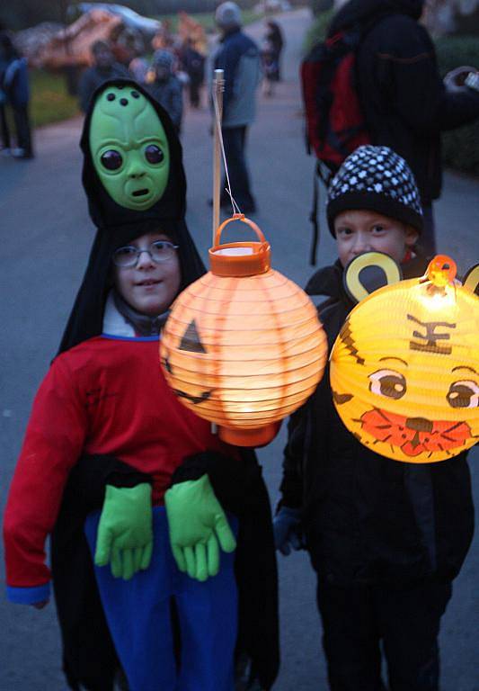 Zoo se loučila se sezonou lampiónovým průvodem a Halloweenem