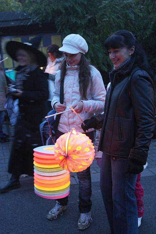 Zoo se loučila se sezonou lampiónovým průvodem a Halloweenem