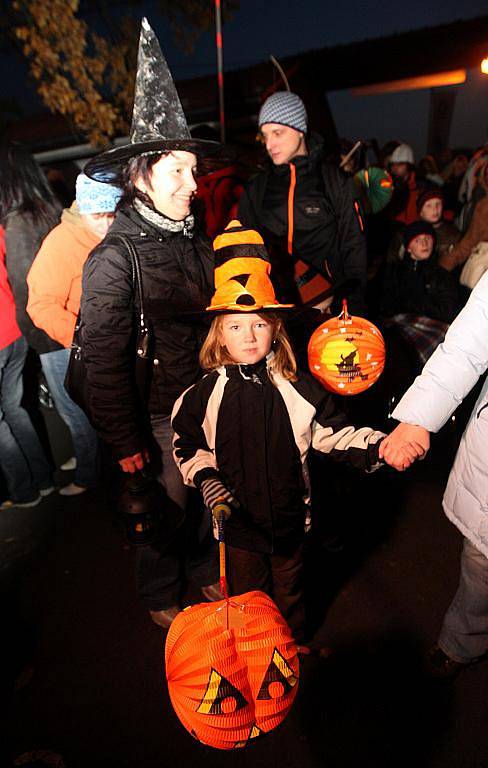 Zoo se loučila se sezonou lampiónovým průvodem a Halloweenem