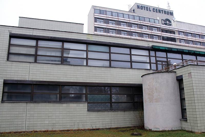 Zchátralý hotel Centrum, prosinec 2021.