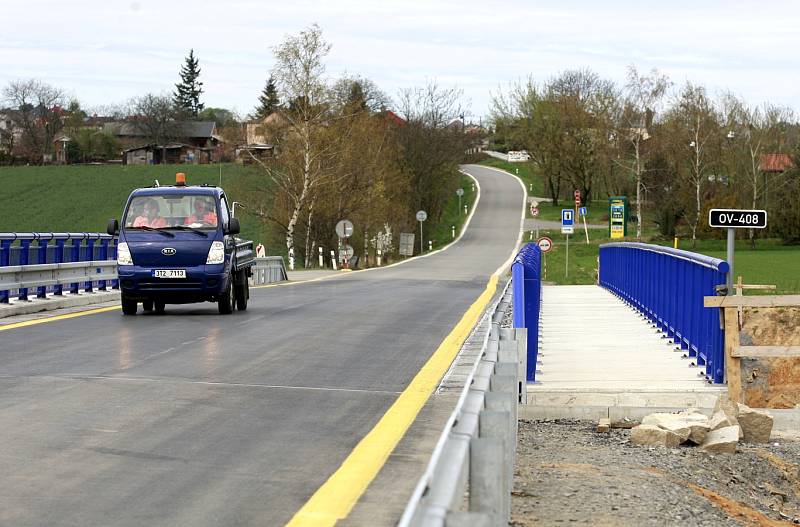 Most nad budoucí prodlouženou Rudnou ulicí, který propojuje cestu mezi Pustkovcem a Krásným Polem. 