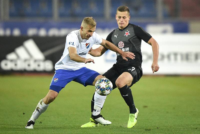 Utkání 4. kola českého fotbalového poháru MOL Cupu: Baník Ostrava - SK Slavia Praha, 30. října 2019 v Ostravě. Na snímku (zleva) Tomáš Holeš a Nemanja Kuzmanovič.