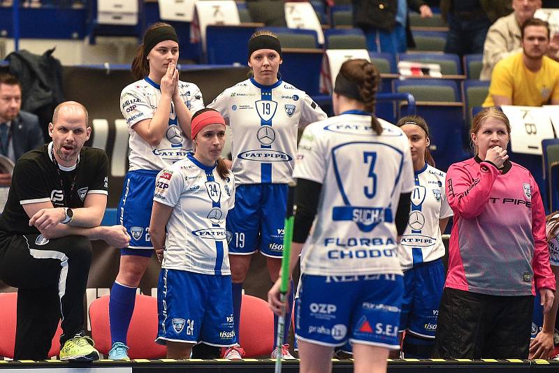 Superfinále play off florbalové superligy žen: 1. SC Tempish Vítkovice - Fetpipe Florbal Chodov, 14. dubna 2019 v Ostravě. Na snímku smutek Chodova (Jana Vávrová, Karolína Suchá, Nikol Pekárková, Kristína Belicová).