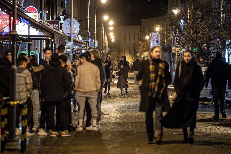 Oslavy nového roku ve Stodolní ulici, 31. prosince 2021 v Ostravě.