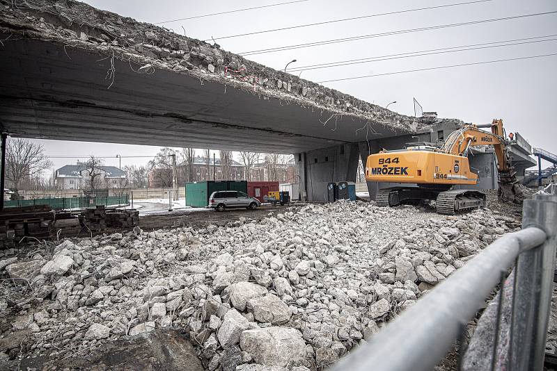 Demolice mostů přes Rudnou ulici, 25. ledna 2022 v Ostravě.